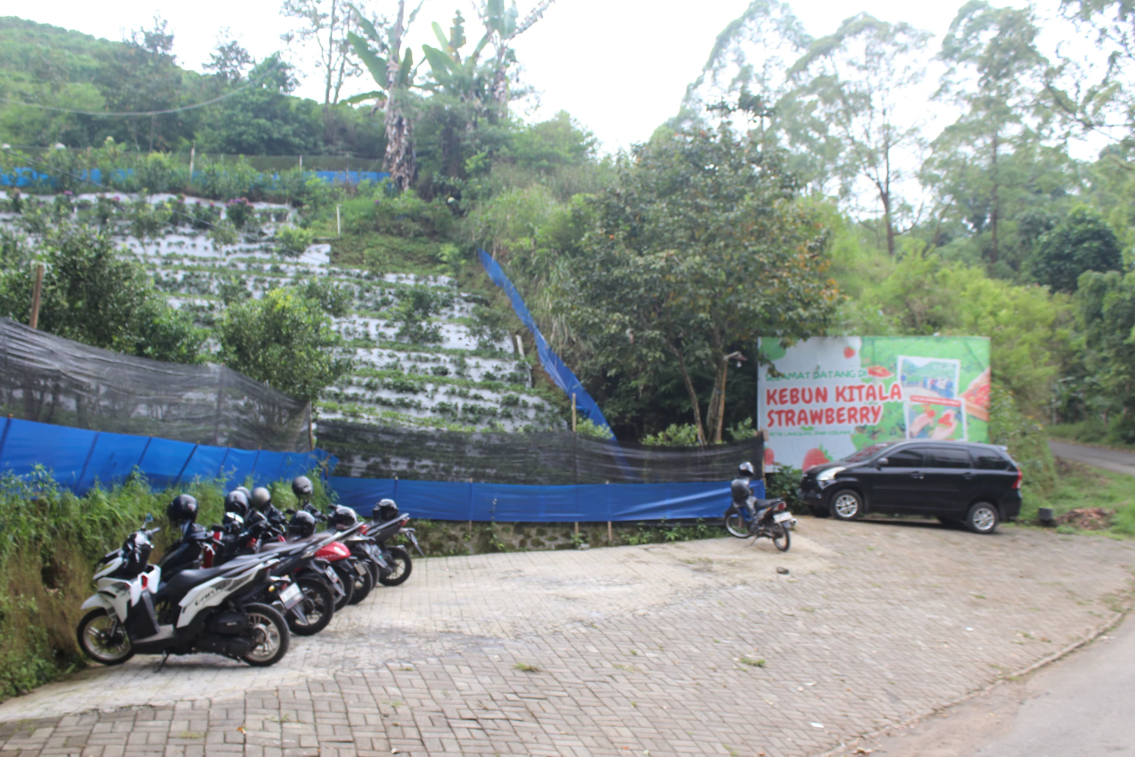 Parkir Luas dan Nyaman